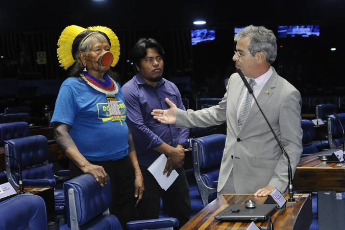 SENADO: Indígenas entregam pauta de prioridades ao presidente do Senado