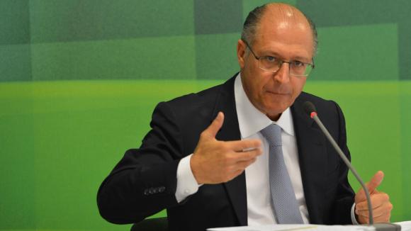 CONGRESSO EM FOCO: Alckmin estuda proposta de armamento em zona rural
