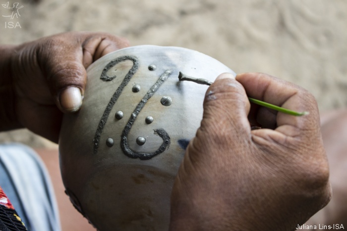ISA: Mulheres indígenas da bacia do rio Uaupés (AM) revitalizam produção de cerâmica tradicional