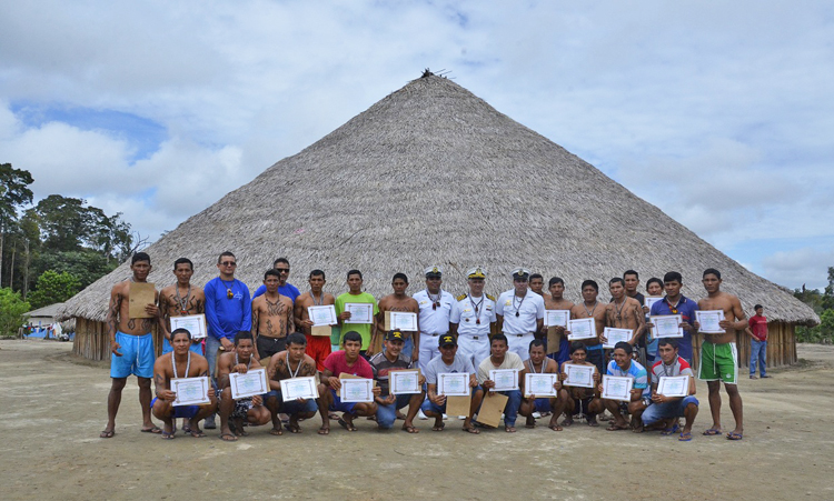 MINISTÉRIO DA DEFESA: Curso de Aquaviários-Marinheiro Fluvial certifica indígenas em Novo Airão (AM)