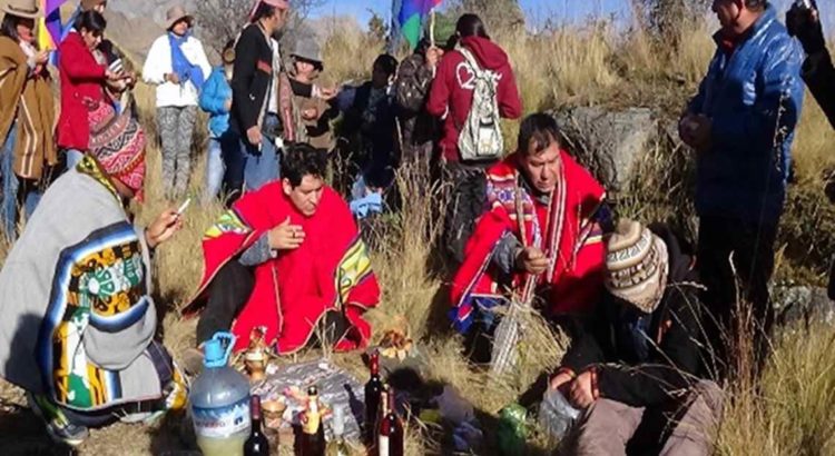 COMBATE RACISMO AMBIENTAL: Docentes realizaron ceremonia ritual a la Pachamama