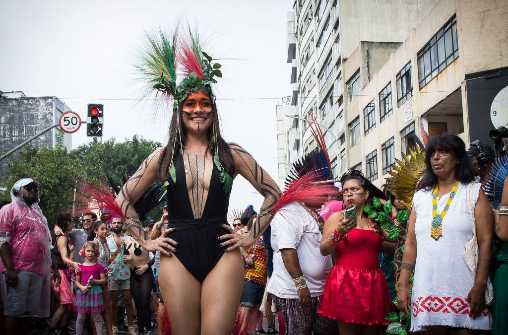 FOLHA DE SÃO PAULO: Fantasia de índio em 2020 reabre temporada de acusações