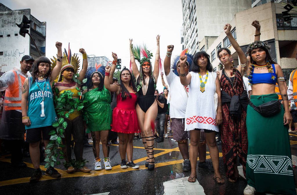 FOLHA DE SÃO PAULO:  ‘Temos que nos apropriar, sim, da luta indígena’, diz Alessandra Negrini