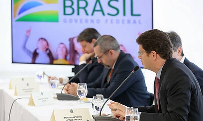 BRASIL DE FATO: Salles pediu que governo seja “infralegal” e “passe a boiada” no meio ambiente