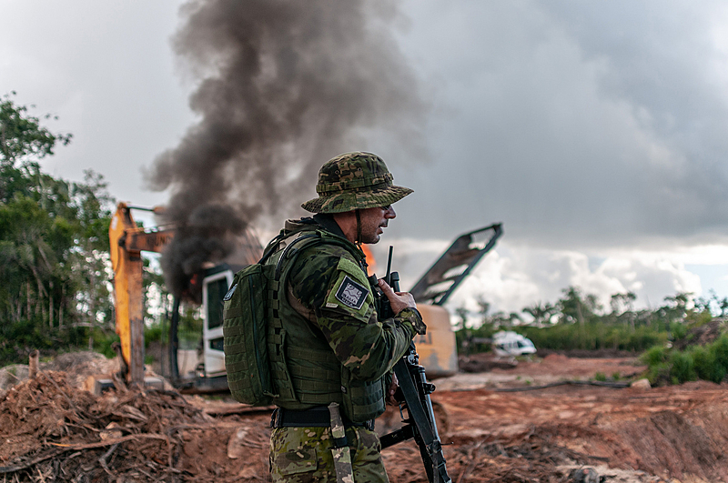 BRASIL DE FATO: Bolsonaro transfere para militares decisão sobre fiscalizações ambientais na Amazônia