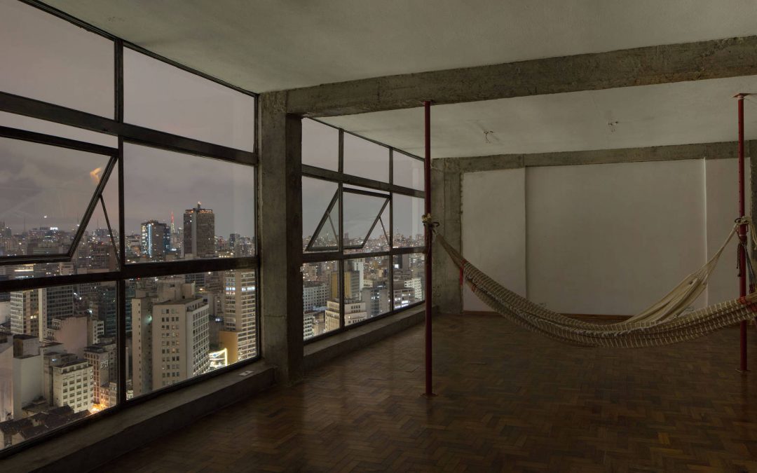 FOLHA DE SÃO PAULO: Como um artista levou uma aldeia ianomâmi ao topo do maior prédio de São Paulo