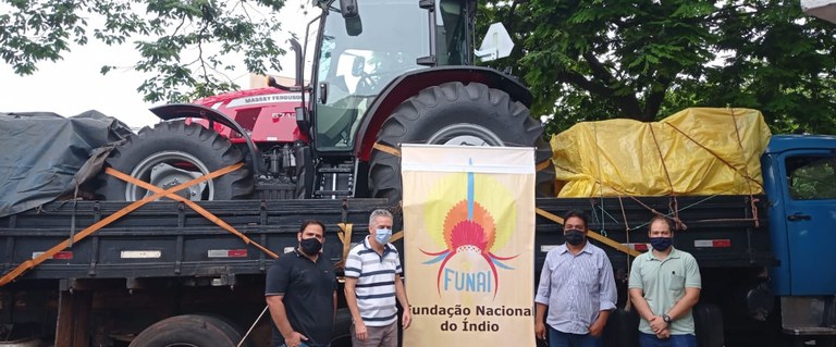 FUNAI: Funai entrega trator a comunidade indígena do Mato Grosso do Sul