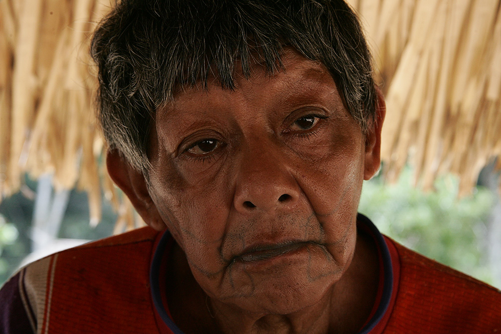 AMAZÔNIA REAL: Aruká Juma é transferido de ambulância para UTI em Porto Velho