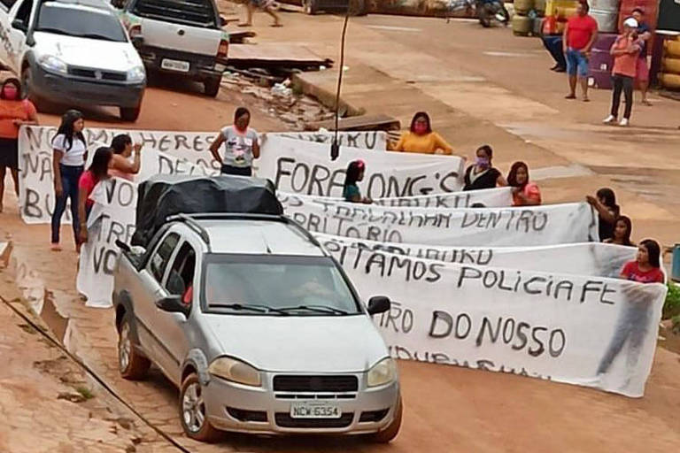 FOLHA DE SÃO PAULO: Turba destroi sede de associação de mulheres indígenas antigarimpo no PA