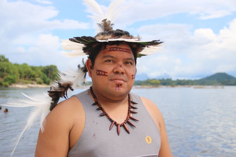 FOIRN: Marivelton, líder indígena da Amazônia, é premiado internacionalmente por projeto de turismo