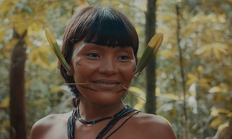 BRASIL DE FATO: Documentário que retrata comunidade indígena Yanonami é premiado em Berlim