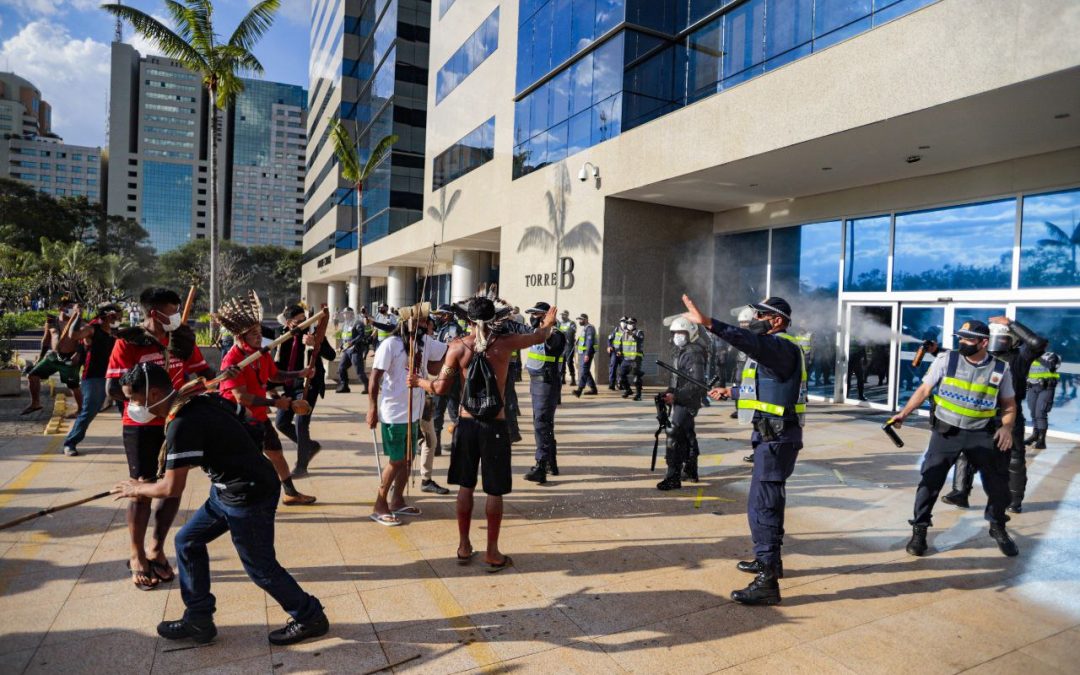 APIB: CNDH repudia repressão contra manifestação indígena em frente a sede da FUNAI