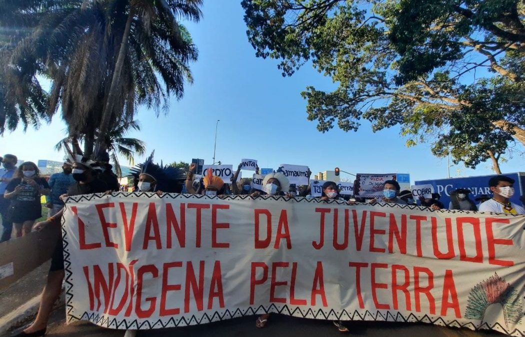CIMI: Juventude indígena protesta no MMA e povos indígenas iniciam vigília no STF, em Brasília