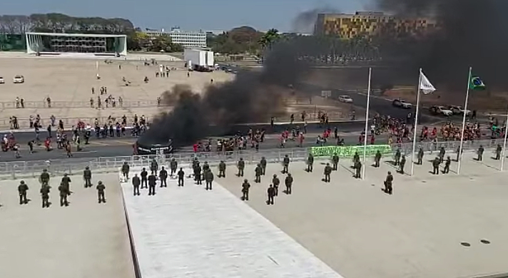 BRASIL DE FATO: Bolsonaro ataca manifestação indígena em Brasília: “Esse tipo de gente quer voltar ao poder”