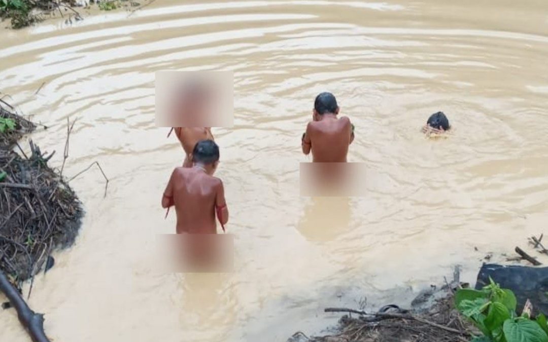 JORNALISTAS LIVRES: Duas crianças Yanomami morrem sugadas por máquinas do garimpo em Roraima