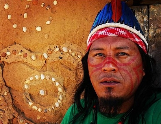 BRASIL DE FATO: Jaider Esbell: “Arte indígena desperta uma consciência que o Brasil não tem de si mesmo”