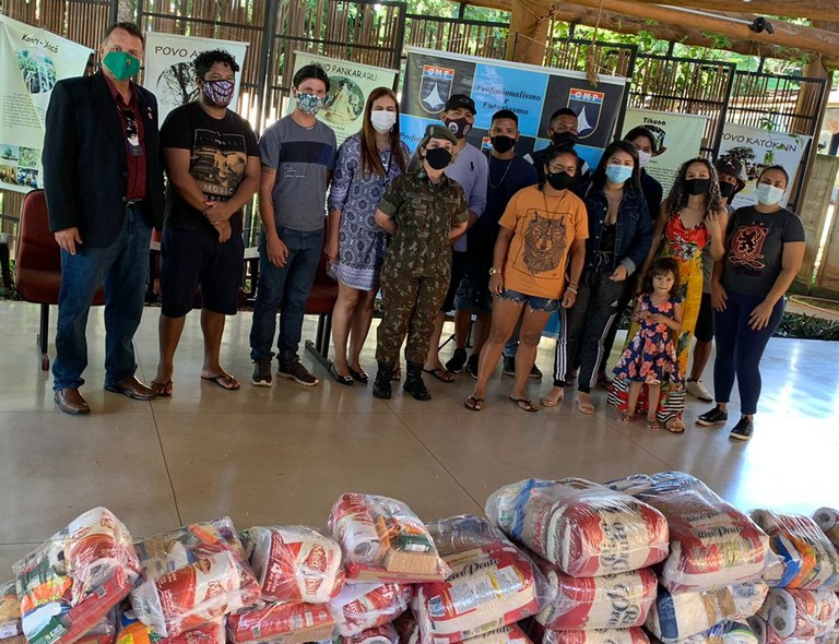 FUNAI: Em parceria com o Exército, Funai distribui cestas de alimentos para estudantes indígenas em Brasília