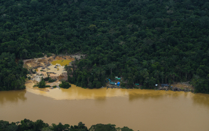 ISA: Bolsonaro promove a mineração predatória