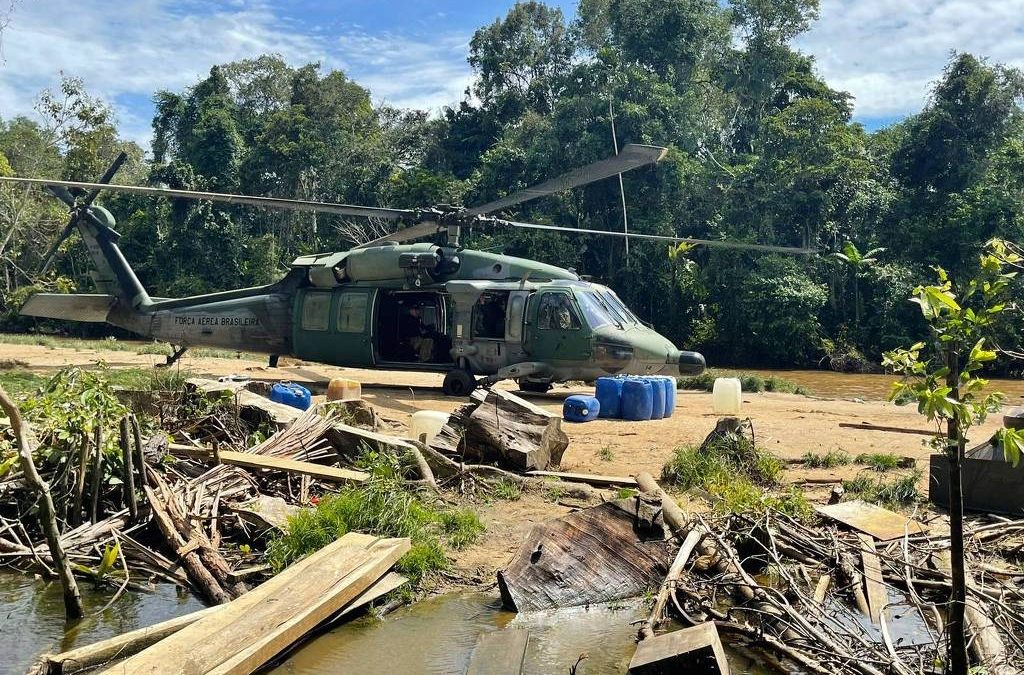 FOLHA DE SÃO PAULO: Exército nega apoio para comitiva parlamentar visitar terra yanomami