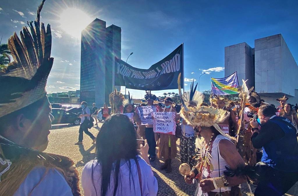 FOLHA DE SÃO PAULO: Indígenas culpam medidas do governo Bolsonaro por 1 morte a cada 3 dias em setembro