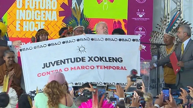 BRASIL DE FATO: ‘Os indígenas não devem favor a nenhum outro povo’, afirma Lula no Acampamento Terra Livre