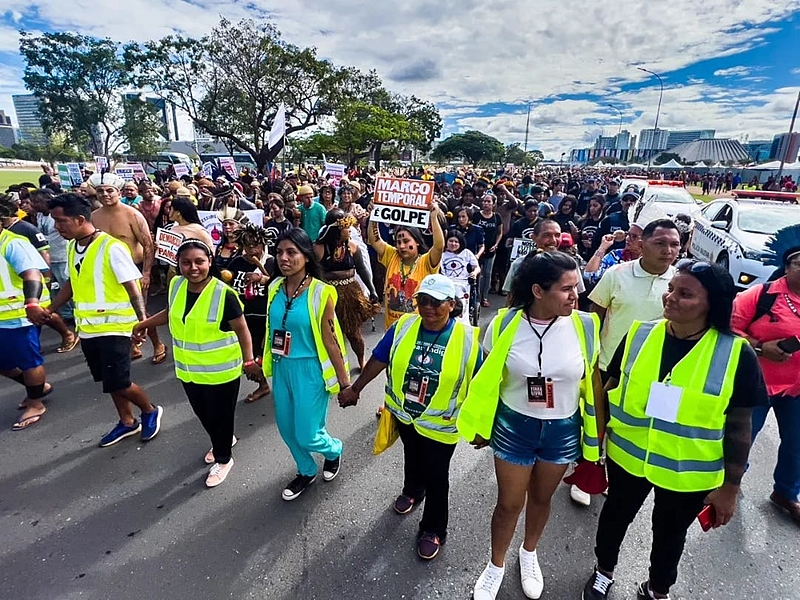 BRASIL DE FATO: Marcha de 5 mil em Brasília pede rejeição de PLs que atacam indígenas; veja alguns deles