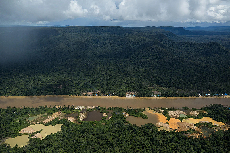 BRASIL DE FATO: Terra Indígena Yanomami tem queda de 80% nas áreas atingidas por garimpo ilegal, diz Ministério da Defesa