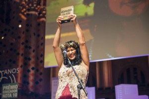 Professora indígena de Roraima ganha prêmio de educadora do ano