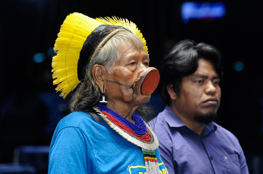 SENADO: Cacique Raoni visita o Plenário para defender direitos indígenas