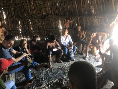 MPF: MPF e TRE levam títulos e orientações sobre as eleições aos indígenas Enawenê-Nawê