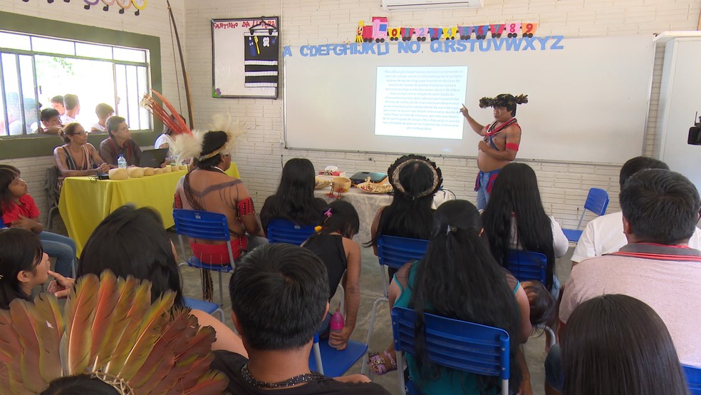 AMAZÔNIA.ORG: Indígena defende dissertação de mestrado sobre povo Paiter Suruí dentro de aldeia em Cacoal, RO