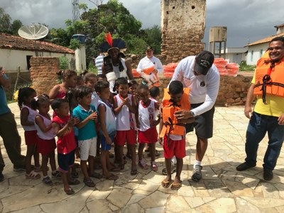 MPF: FPI/SE distribui coletes salva-vidas na aldeia Indígena Xokó