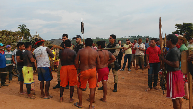 AMAZÔNIA: Indígenas Parakanã interditam a rodovia Transamazônica