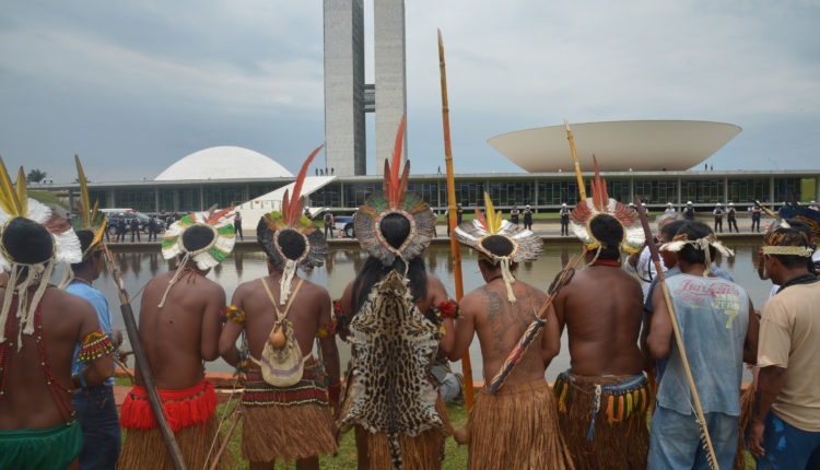 CONGRESSO EM FOCO: Estudo do Cimi mostra quem são os “parlamentares anti-indígenas”