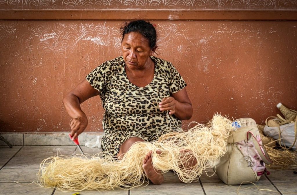 ONU: Em Manaus, artesãs venezuelanas Warao participam de oficina de inovação para gerar renda