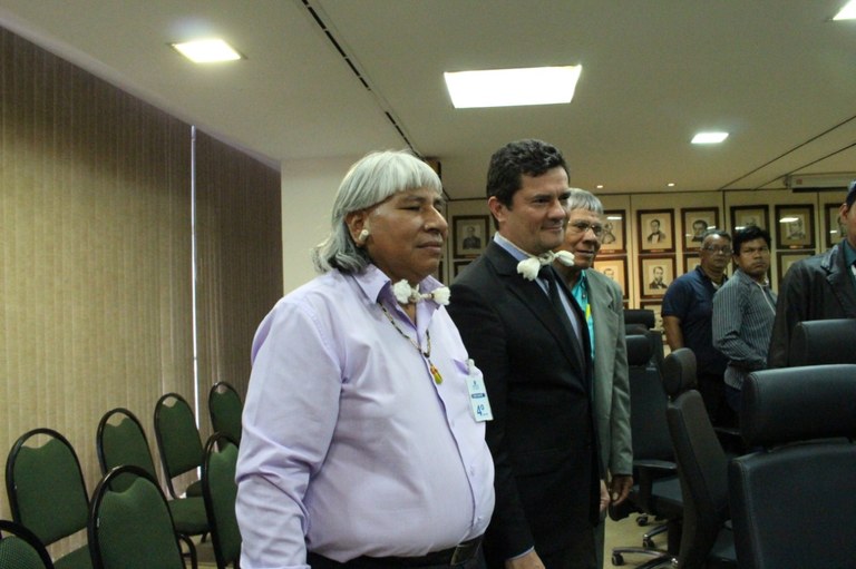 MINISTÉRIO DA JUSTIÇA: Ministro Moro recebe lideranças indígenas
