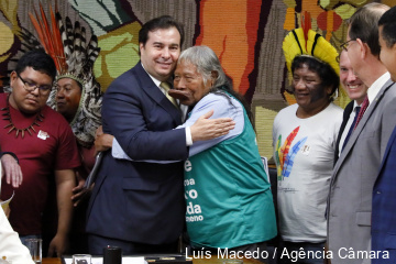 ISA: Maia diz que projeto de Bolsonaro para Terras Indígenas está sob seu controle e não é prioridade
