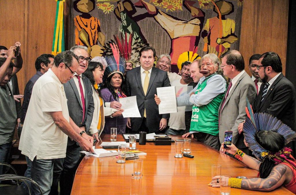 CIMI: Projeto do governo de exploração de terras indígenas não é prioridade na Câmara, afirma Maia