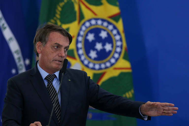 FOLHA DE SÃO PAULO: Pessoa com HIV ‘é uma despesa para todos no Brasil’, diz Bolsonaro