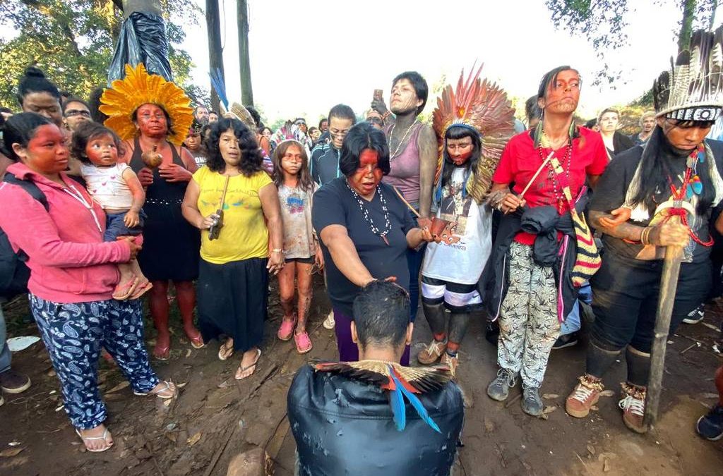 FOLHA DE SÃO PAULO: Índios guaranis desmontam acampamento em área de construtora na zona norte de SP