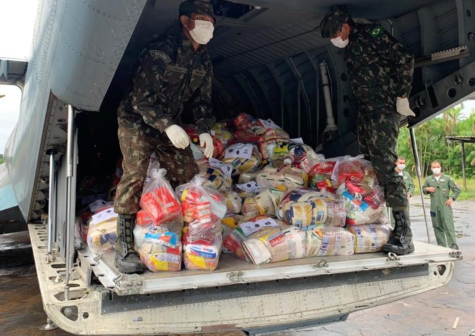 DEFESA: Comunidades indígenas recebem mais de 3 mil cestas básicas entregues pelas Forças Armadas