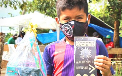 CIR: MULHERES E CRIANÇAS DA COMUNIDADE MALACACHETA RECEBEM KITS DE HIGIENE, MATERIAIS PARA CONFECÇÃO DE MÁSCARAS E FOLDERS NA LÍNGUA WAPICHANA