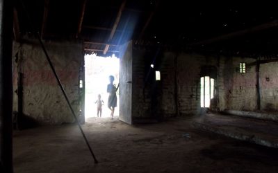 AMAZÔNIA NOTÍCIA E INFORMAÇÃO: Após mobilização de mães Yanomami por corpos de bebês mortos por covid-19, agentes do Governo vão à aldeia