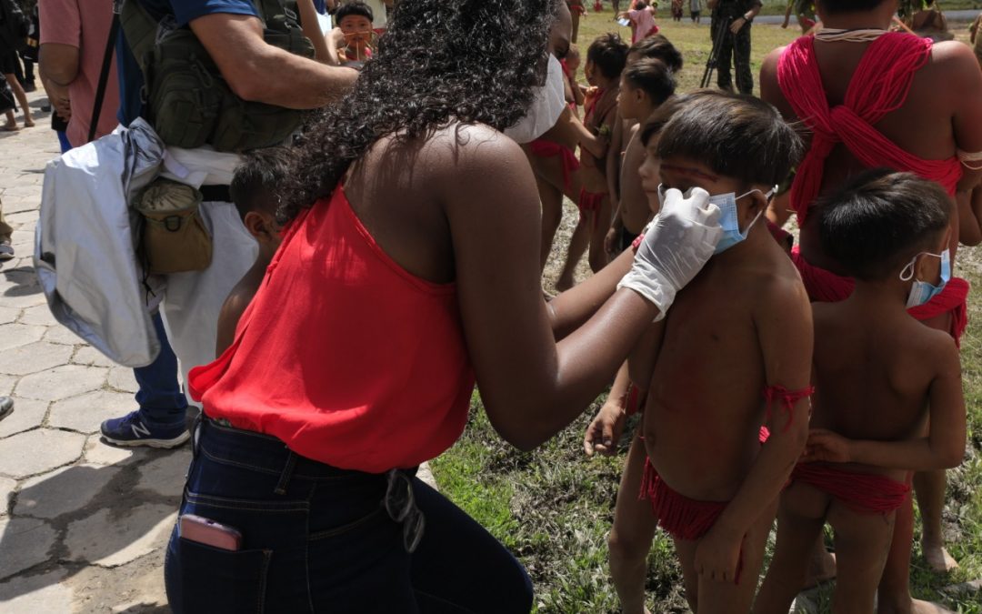 SAÚDE: Missão nas aldeias Yanomami testa indígenas para Covid-19