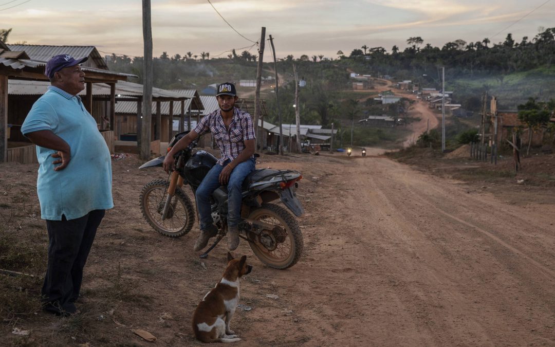 FOLHA DE S. PAULO: Desmate, invasões e garimpo se alastram por terras indígenas perto do rio Xingu