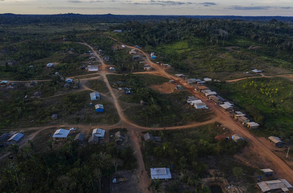 FOLHA DE S. PAULO: La deforestación, las invasiones y la minería se extienden por tierras indígenas cercanas al río Xingu