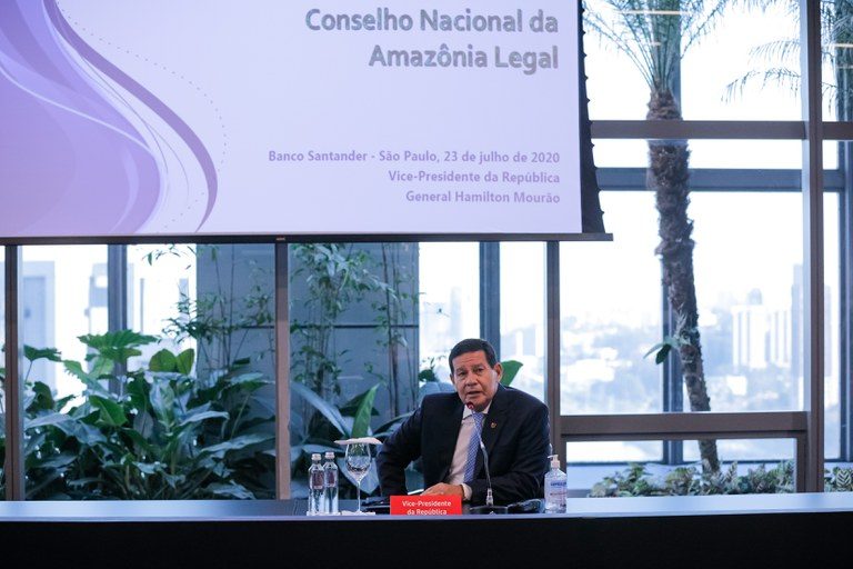 CÂMARA: Hamilton Mourão quer apresentar proposta de desenvolvimento sustentável para a Amazônia