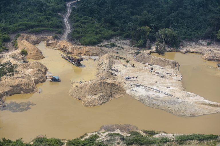 AMAZÔNIA NOTÍCIA E INFORMAÇÃO: Com estímulo de Bolsonaro, pedidos para minerar em terras indígenas batem recorde em 2020