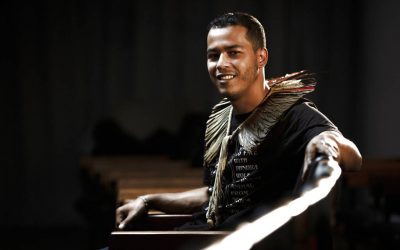 FOLHA DE SÃO PAULO: Imprensa contribui para a destruição ao não olhar a realidade indígena, diz ativista