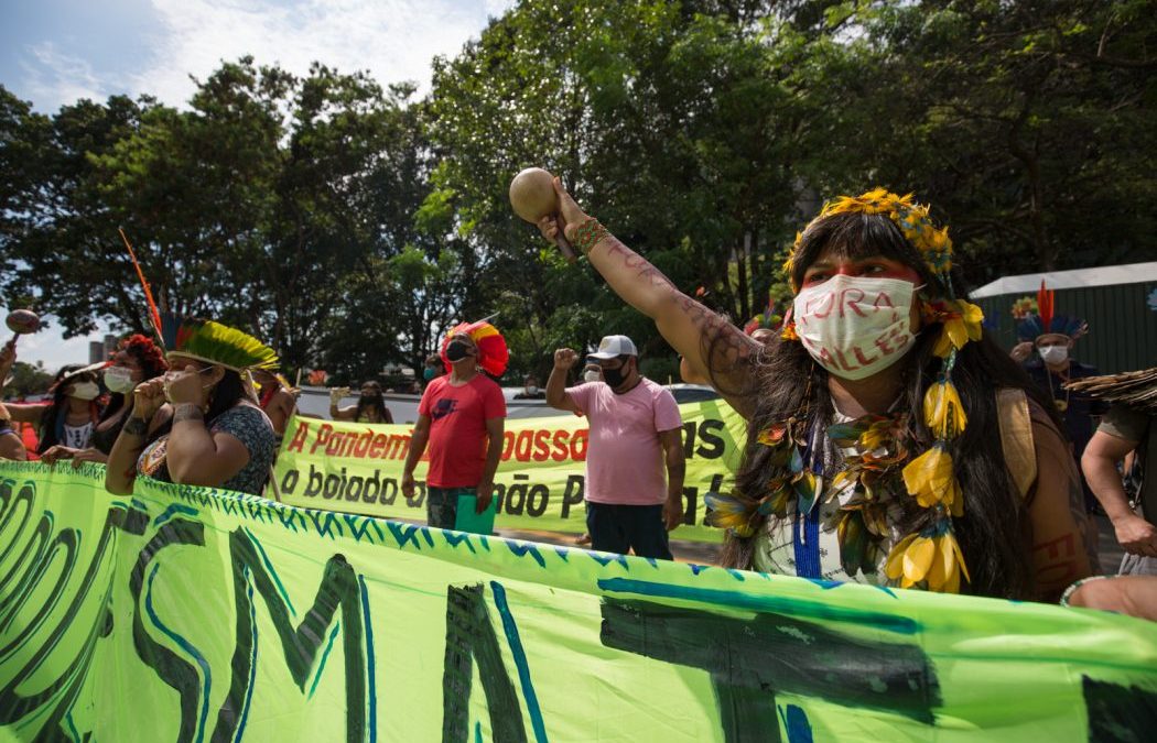 CIMI: Em Brasília, indígenas denunciam invasões a seus territórios e cobram retomada das demarcações de terras